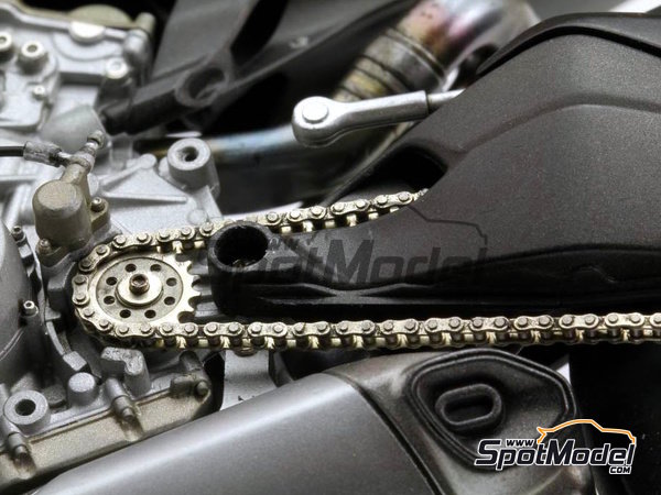 Image 1: Ducati 1199 Panigale S | Cadena en escala&nbsp;1/12 fabricado por Top Studio (ref.&nbsp;TD23142)