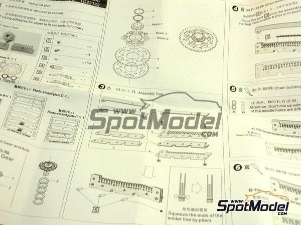 Image 5: Ducati 1199 Panigale S | Cadena en escala&nbsp;1/12 fabricado por Top Studio (ref.&nbsp;TD23142)