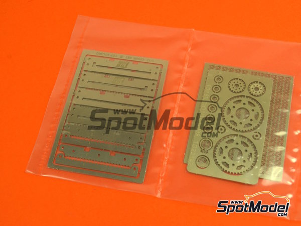 Image 7: Ducati 1199 Panigale S | Cadena en escala&nbsp;1/12 fabricado por Top Studio (ref.&nbsp;TD23142)