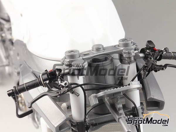 Image 10: Honda RC213V -  2014 | Set de mejora y detallado en escala&nbsp;1/12 fabricado por Top Studio (ref.&nbsp;TD23175)