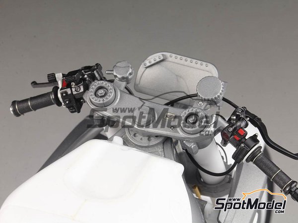 Image 11: Honda RC213V -  2014 | Set de mejora y detallado en escala&nbsp;1/12 fabricado por Top Studio (ref.&nbsp;TD23175)