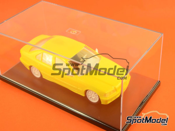 Image 2: Vitrina para veh&iacute;culos en escala 1/24 | Urna en escala&nbsp;1/24 fabricado por Trumpeter (ref.&nbsp;09813, tambien 9580208098135)