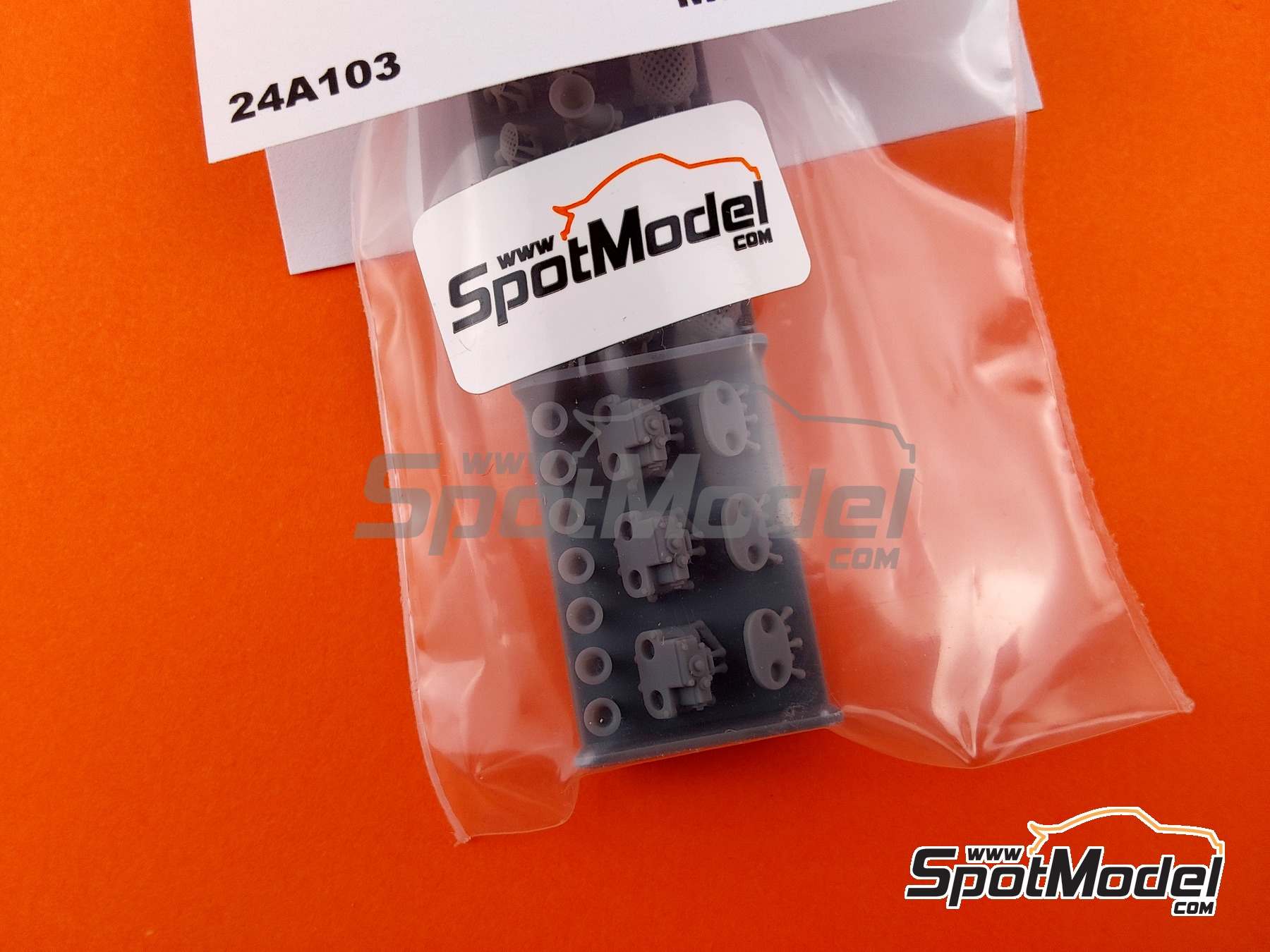 Image 11: Weber Carburetor set | Detail in 1/24 scale manufactured by USCP (ref. 24A103)