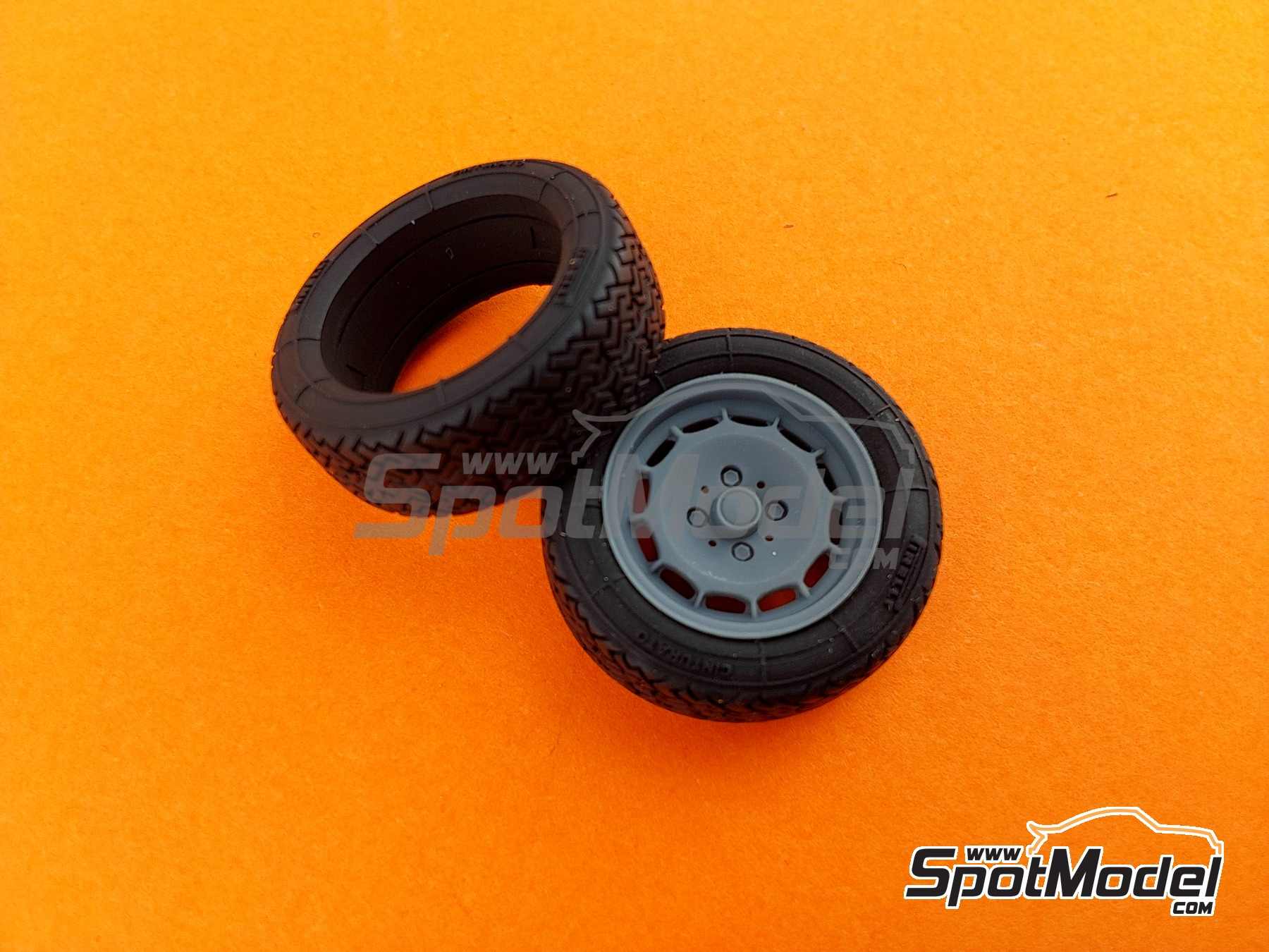 Image 6: BMW 2002 Turbo 14 inches | Rims and tyres set in 1/24 scale manufactured by USCP (ref.&nbsp;24P008)