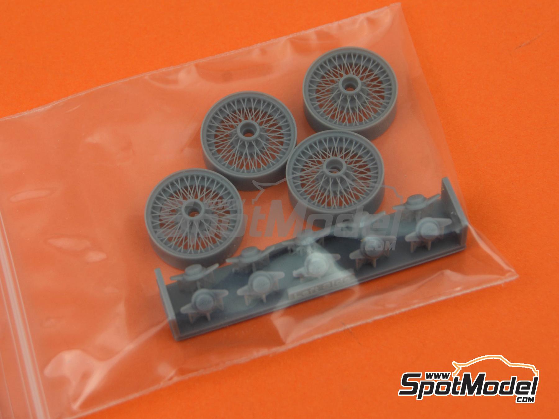 Image 13: Jaguar E-type Llantas de radios y neumáticos de 15 pulgadas | Set de llantas y neumáticos en escala 1/24 fabricado por USCP (ref. 24P171)