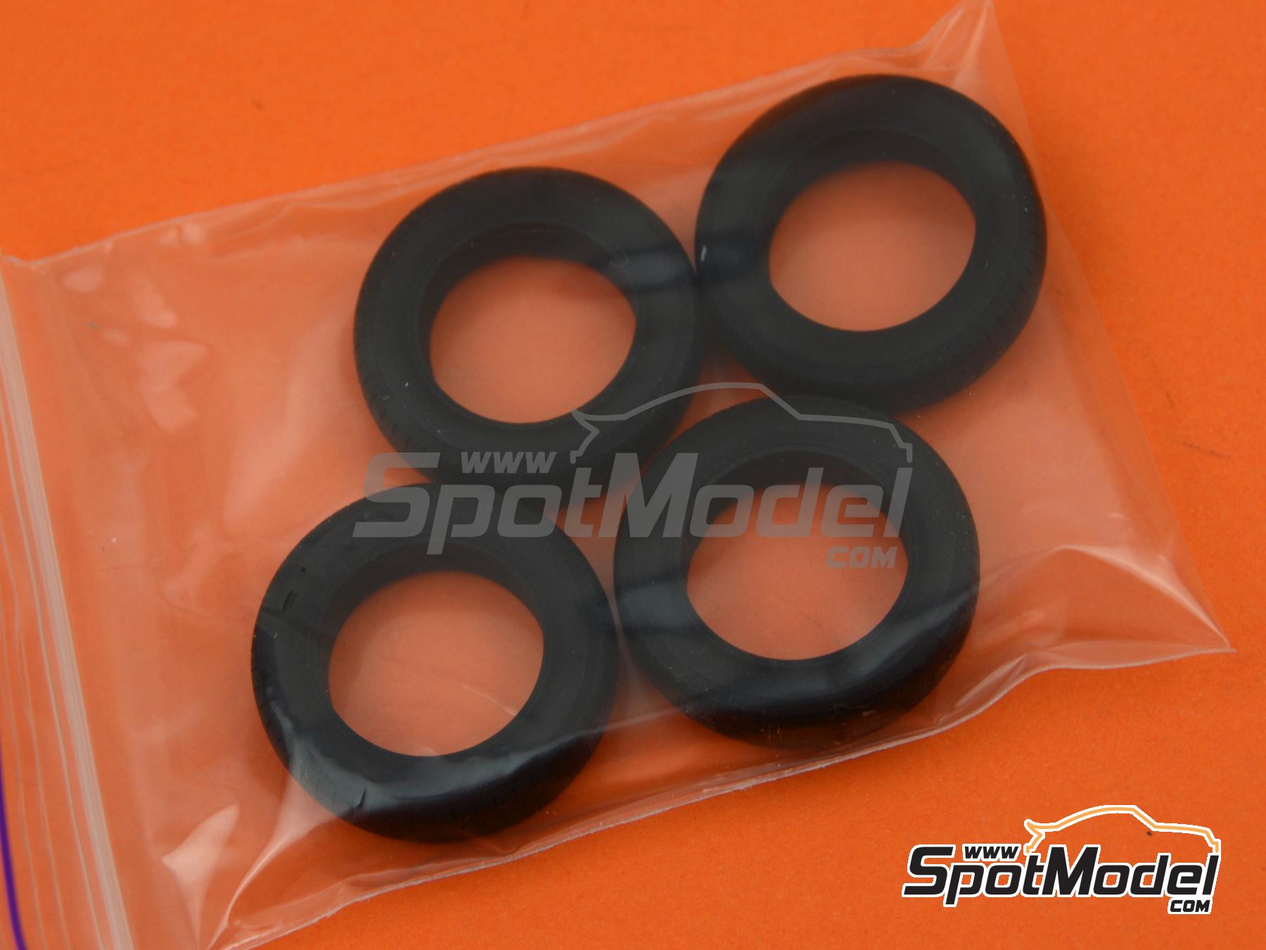 Image 14: Jaguar E-type Llantas de radios y neumáticos de 15 pulgadas | Set de llantas y neumáticos en escala 1/24 fabricado por USCP (ref. 24P171)