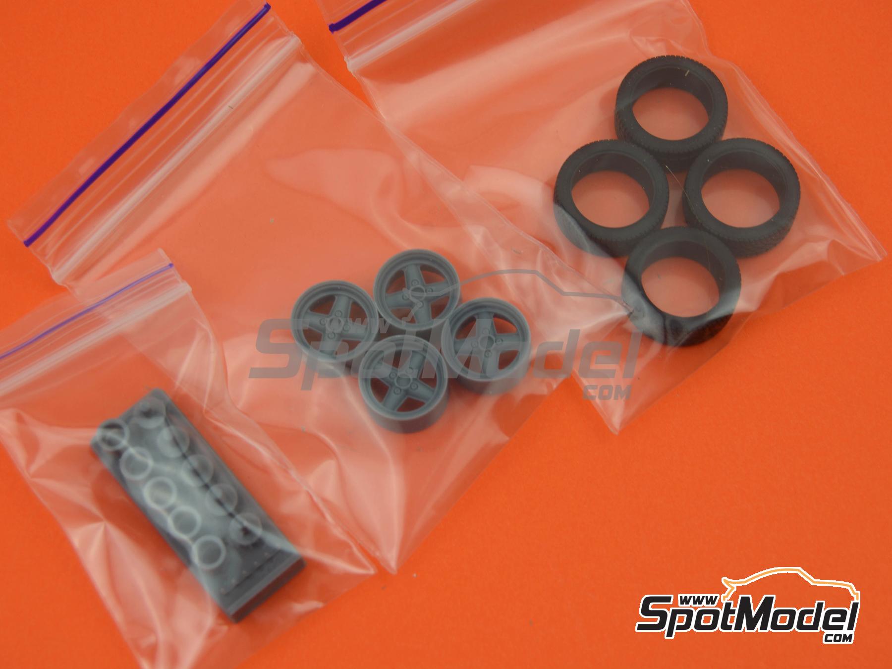 Image 7: Revolution 4 spokes 13 inches | Rims and tyres set in 1/24 scale manufactured by USCP (ref. 24P182)
