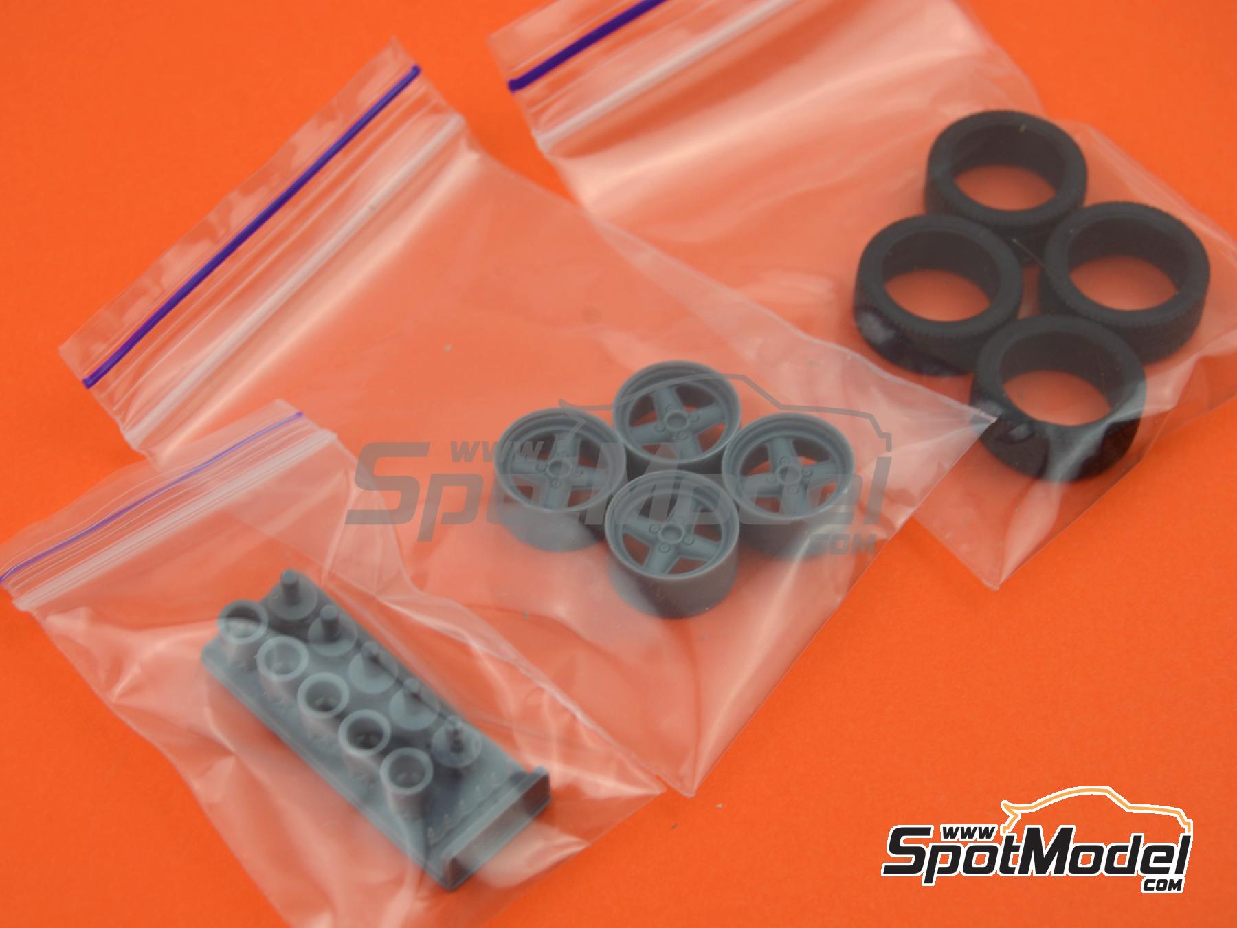 Image 8: Revolution 4 spokes 13 inches | Rims and tyres set in 1/24 scale manufactured by USCP (ref. 24P182)