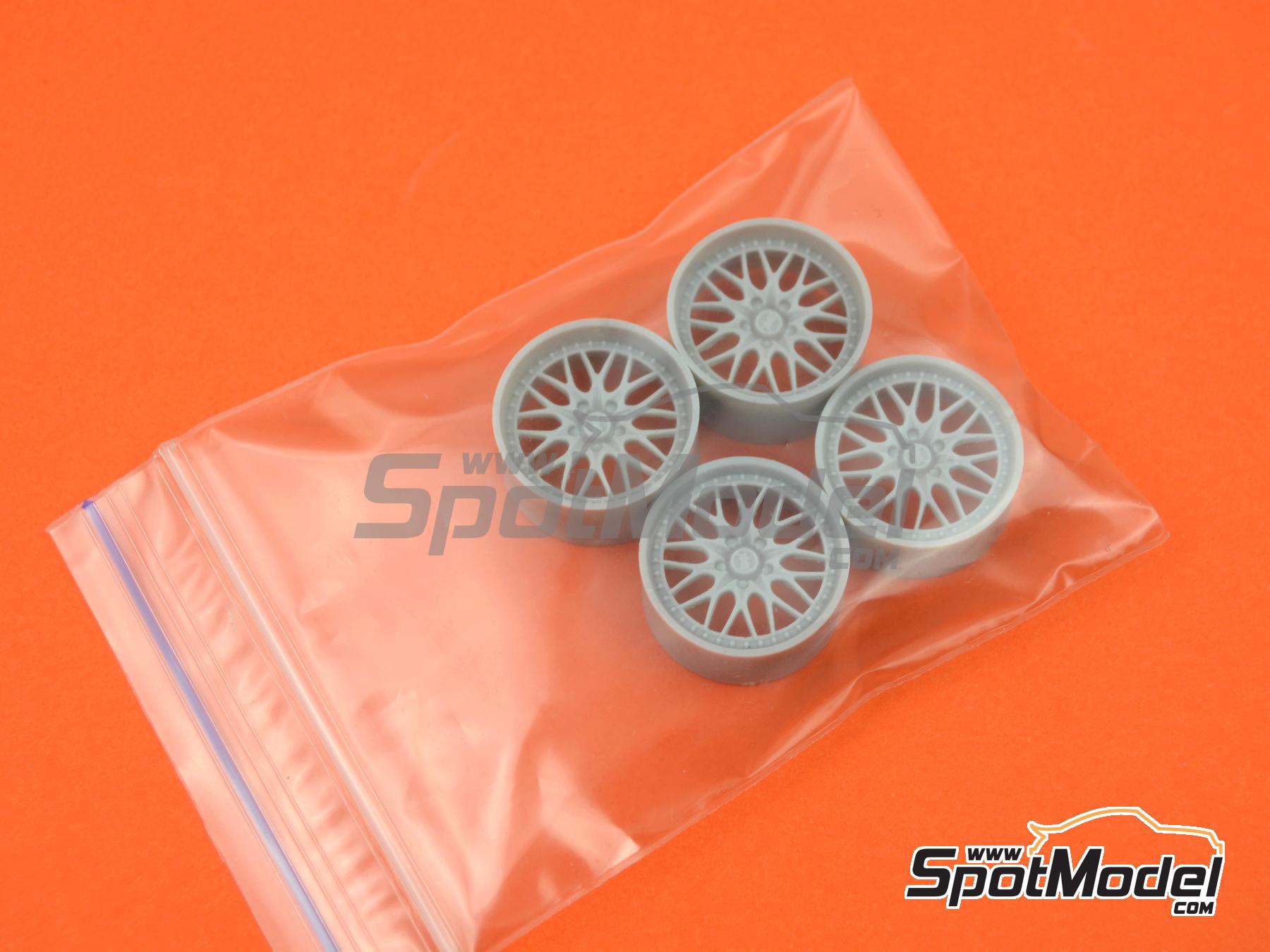 Image 11: Nissan Skyline GTR R33 1995 sponsored by Fast & Furious | Transkit in 1/24 scale manufactured by USCP (ref.&nbsp;24T022)