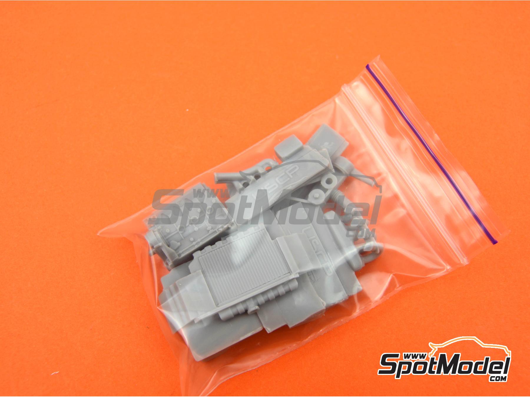 Image 24: BMW 2002 Tii | Engine in 1/24 scale manufactured by USCP (ref.&nbsp;24T024)