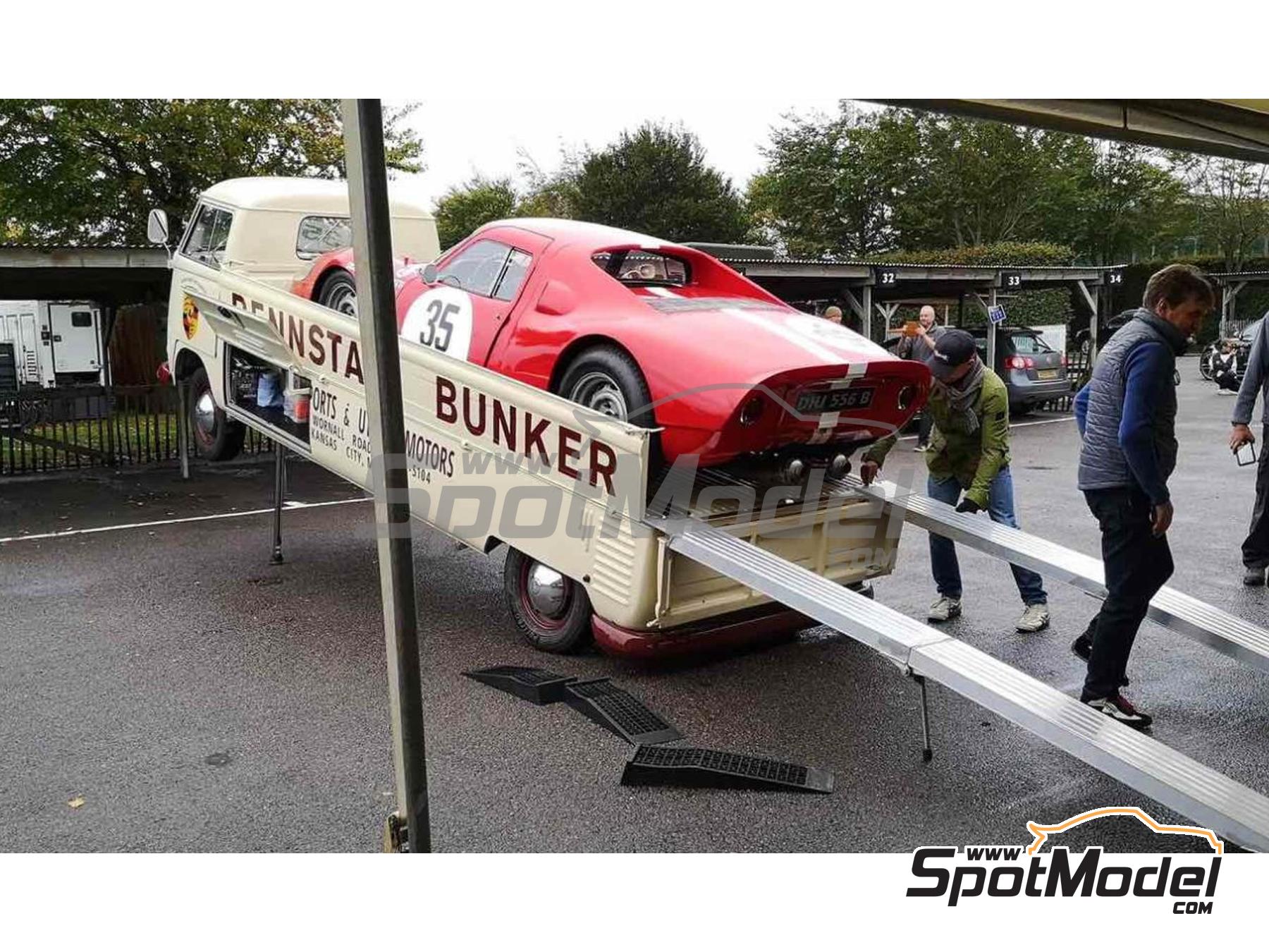 Image 10: Volkswagen Transporter T1 Renntransporter Long | Transkit in 1/24 scale manufactured by USCP (ref.&nbsp;24T039)