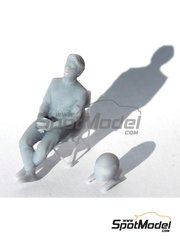 Bad Wolf Miniatures: Figure 1/43 scale - Driver resting - Fernando Alonso (ES) - Brazilian Formula 1 Grand Prix 2020 - 3D printed parts image
