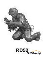 Denizen: Figure 1/43 scale - Crewman undoing wheel (on both knees)