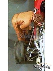 Denizen: Figure 1/43 scale - Mechanic bending over engine figure 1 - white metal parts