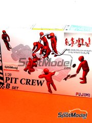 Fujimi: Figures set 1/20 scale - Pit crew - B - plastic parts, water slide decals and assembly instructions