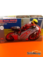 Hasegawa: Motorbike scale model kit 1/12 scale - Honda NSR250 Gresini Racing Team sponsored by Fortuna "Spain's number 1" #4, 7 - Roberto Rolfo (IT), Emilio Alzamora (ES) - Motorcycle World Championship 2002 - plastic model kit image