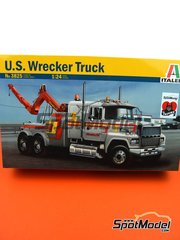 Italeri: Special vehicle scale model kit 1/24 scale - Ford 9000 US Wrecker truck - plastic parts, rubber parts, water slide decals, assembly instructions and painting instructions