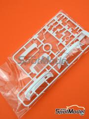Nunu: Spare part 1/24 scale - Porsche 911 SC RS: Sprue D and E - plastic parts - for Nunu reference PN24011 image