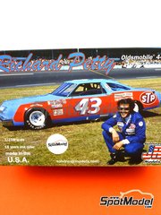 Salvinos JR Models: Car scale model kit 1/25 scale - Oldsmobile 442 Petty Enterprises Team sponsored by STP #43 - Richard Petty (US) - Nascar - National Association for Stock Car Auto Racing 1979 - plastic parts, rubber parts, water slide decals, assembly instructions and painting instructions