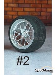 Scale Production: Nuts 1/24 scale - Central wheel hub nut - Chrome - other materials - 4 units image