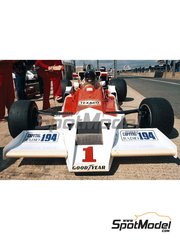 Tameo Kits: Maqueta de coche escala 1/43 - McLaren-Ford M26 Equipo McLaren Racing Limited patrocinado por Marlboro N 1, 2 - James Hunt (GB), Jochen Mass (DE) - Gran Premio de Frmula 1 de Inglaterra 1977 - fotograbados, piezas de goma, piezas de metal torneado, calcas de agua, piezas de metal blanco, manual de instrucciones y calcas de sponsors de tabaco