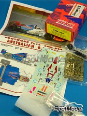 Tameo Kits: Maqueta de coche escala 1/43 - Footwork Hart Fa16 Equipo Footwork patrocinado por Unimat N� 9, 10 - Gianni Morbidelli (IT), Taki Inoue (JP) - Gran Premio de F�rmula 1 de Australia 1995 - fotograbados, piezas de goma, piezas de metal torneado, calcas de agua, piezas de metal blanco y manual de instrucciones