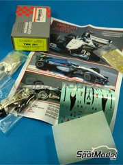 Tameo Kits: Maqueta de coche escala 1/43 - McLaren Mercedes MP4/14 Equipo McLaren Racing Limited patrocinado por West N� 1, 2 - Mika H�kkinen (FI), David Coulthard (GB) - Gran Premio de F�rmula 1 de Jap�n 1999 - fotograbados, piezas de goma, piezas de metal torneado, calcas de agua, piezas de metal blanco, manual de instrucciones y calcas de sponsors de tabaco