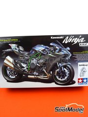 Tamiya: Maqueta de moto escala 1/12 - Kawasaki Ninja H2 Carbon - mscaras de pintura, piezas de plstico, piezas de goma, calcas de agua, otros materiales, manual de instrucciones e instrucciones de pintado